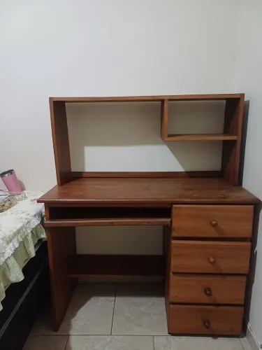 Escrivaninha vintage de madeira