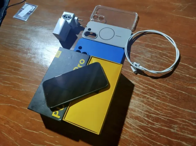 Poco x8 pro com 4 capinha incluso