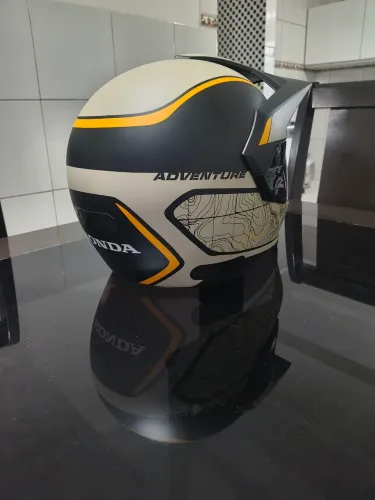 Capacete Sahara novo