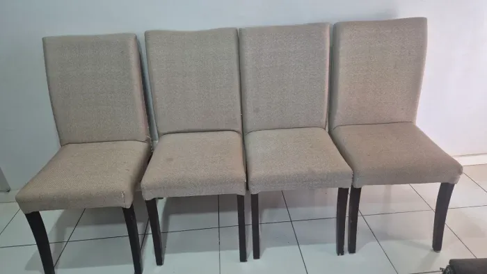 Cadeiras de Jantar Estofadas - R$ 120 cada