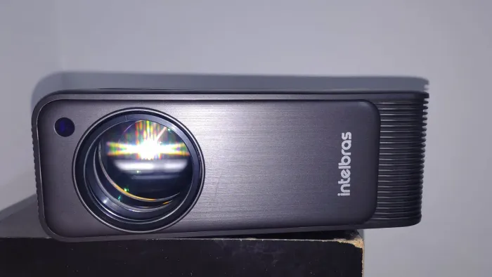Projetor Intelbras FullHD 7400lumens. Até no Claro fica Bom