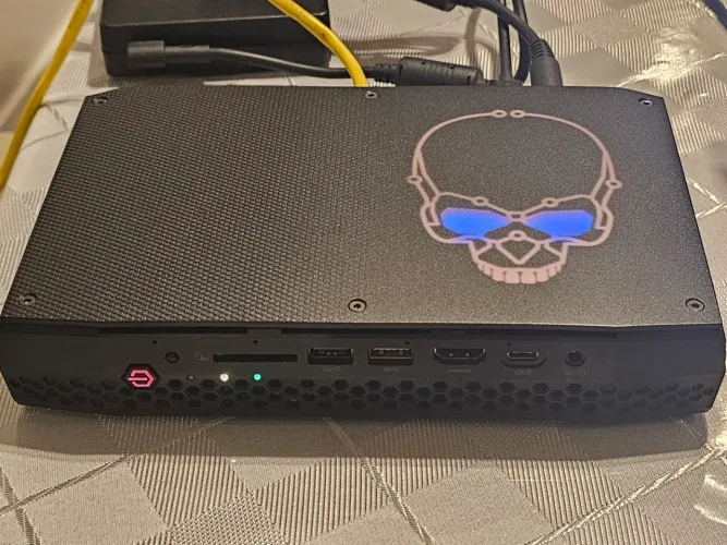 Computador Intel NUC NUC8i7HVK Core i7 32Gb 1Tb