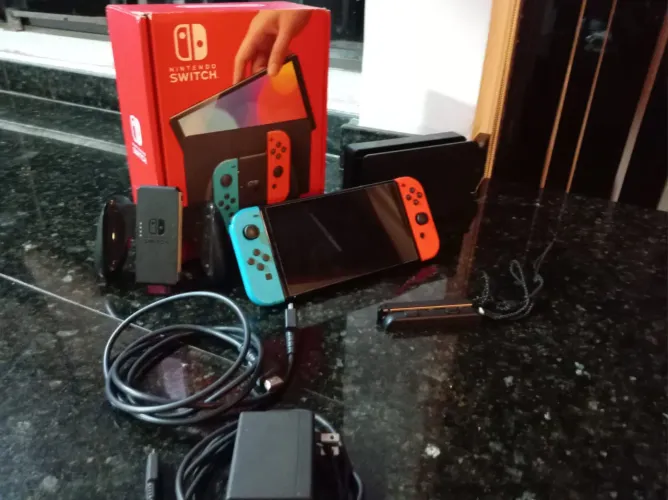 Nintendo Switch OLED com película