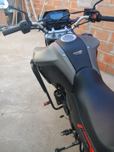 Vendo único dono baixo km