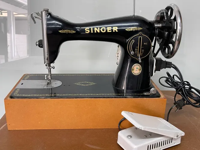 Máquina costura antiga Singer