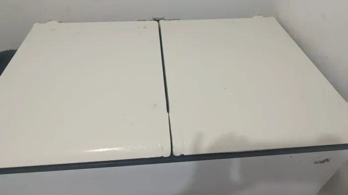 VENDE SE ESSTE FREEZER DE DUAS PORTAS