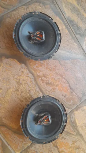 Vendo dois alto-falantes da JBL de 4 polegadas pra as portas do carro