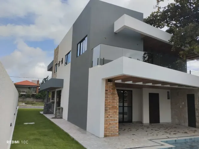 Casa De Luxo C/Alamoana C/295,53m² 4 Suítes, Sendo 01 Master, DCE, 4 Vagas, Piscina, Chur