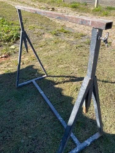 Cavalete metalom com regulagem de altura
