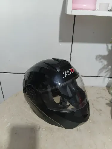 Capacete BLD com detalhes (Tamanho M)
