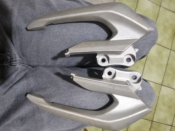 Par de alças traseiras para motocicleta