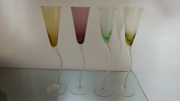 4 Taças de espumante