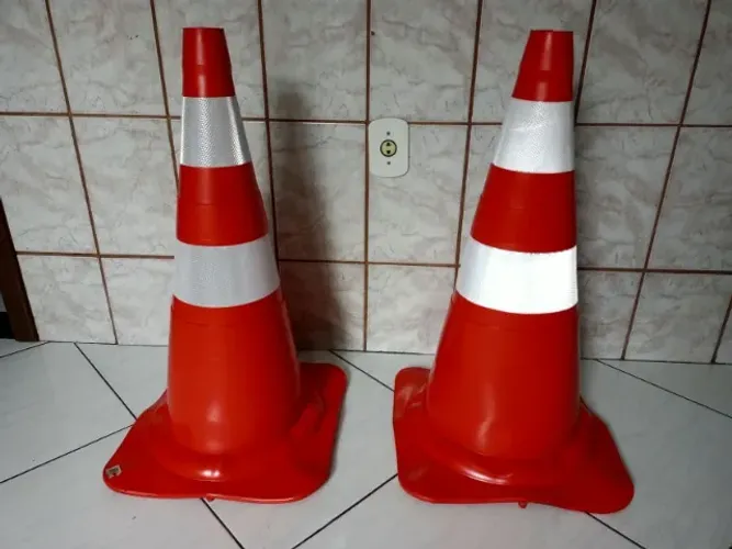 Cone Flexível Pvc Borracha 75cm Laranja Com Refletivo Sinalização Trânsito Faixas Re
