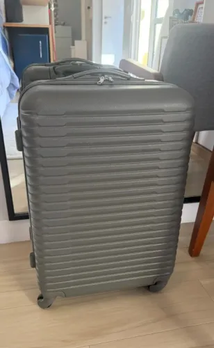 Mala de Viagem M (67 cm x 45,5 cm x 26 cm) - verde militar - excelente estado - Primark