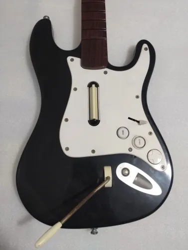 Guitarra Rock Band 3 Stratocaster - Xbox 360/PC<br>