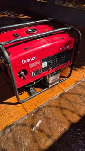 Gerador de Energia Branco 120/240V
