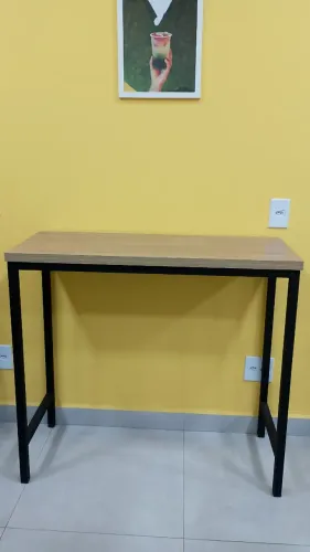 02 Bistros medindo 1,0 x 0,41 x 094 (alt), pés e base em metalon na cor preta e tampo MDF