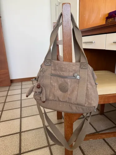 Bolsa Kipling original com macaquinho e alça longa