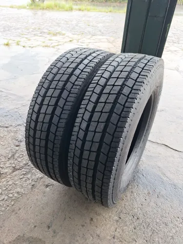 Pneus 215 75 17.5 Bridgestone (reformados)