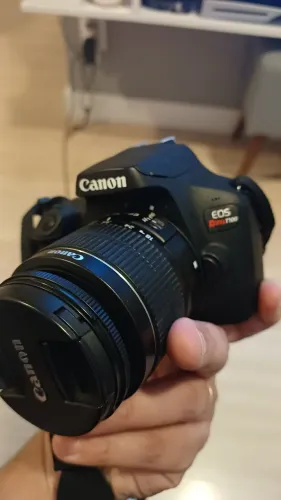 Camera Canon T100 usada
