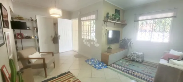 Casa térrea de 03 dormitórios e garagem para ate 04 carros.