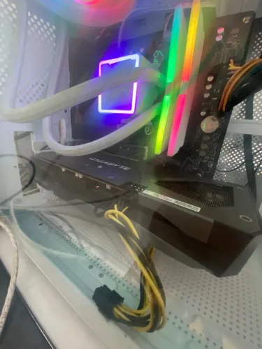 PLACA DE VIDEO RX 7600 NOVA (1 MES DE USO)