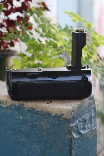 Grip para Canon 7D MK1 funcionando bem (marca Meike,modelo MK-7D) usado