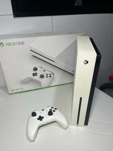 Xbox one s 500gb liga e desliga