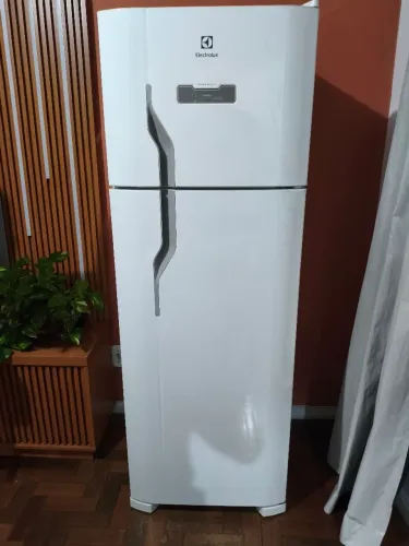 GELADEIRA ELECTROLUX FROST FREE - MENOS DE 1 ANO DE USO!