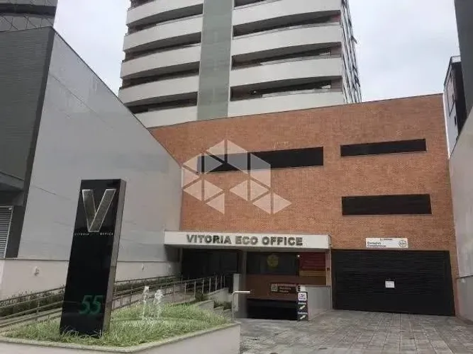 Sala comercial mobiliada com 37,96m² e vaga no Itacorubi, Florianópolis