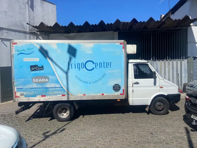 Iveco 5013 2006 baú refrigerado