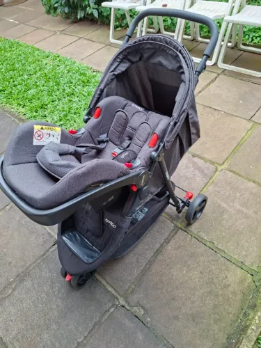 Carrinho de Bebê Cosco com Bebê Conforto - Seminovo