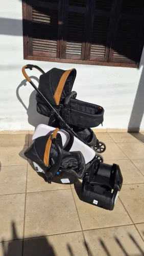 Carrinho de bebê 3 em 1 com Moisés e bebê conforto e base pro carro.