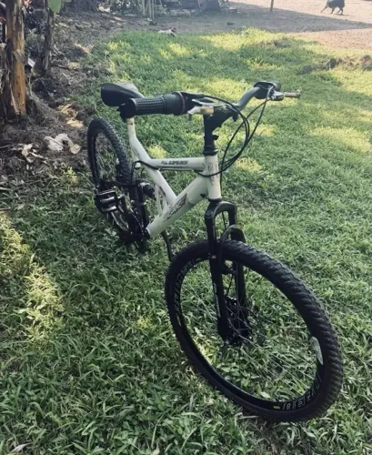 BICICLETA SEMI NOVA