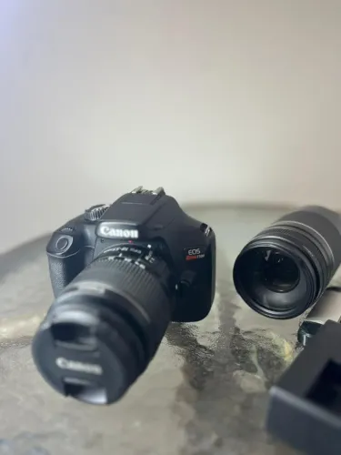 Canon T100 com lentes 18-55mm e 75-300mm