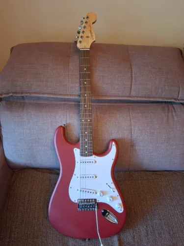 Guitarra Fender Squier Stratocaster Dakota Red muito nova
