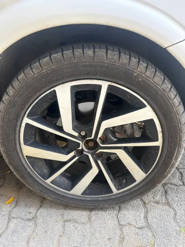 Troco ou vendo rodas 17 com pneus seminovos