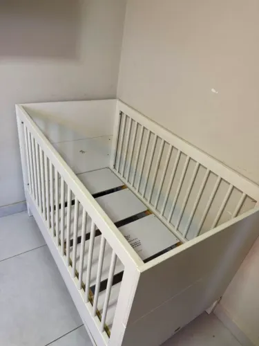 Berço infantil seminovo quarto crescente