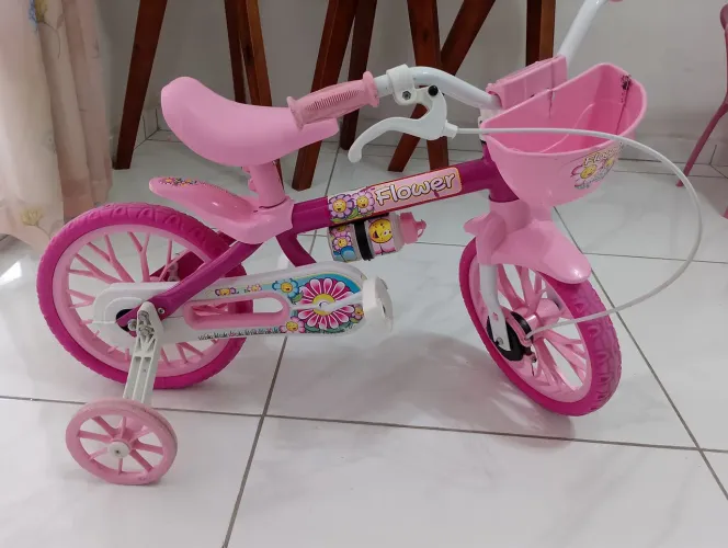 Bicicleta infantil feminina pouco usada