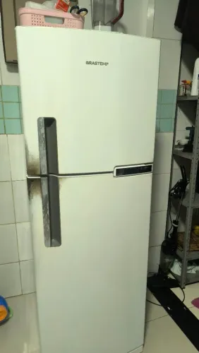 GELADEIRA BRASTEMP , CONGELADOR GELA, PARTE DE BAIXO NAO