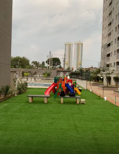 Grama Sintetica - Decoracao para Escolas, Comercios, Jardins, Campos, Quadras e muito mais