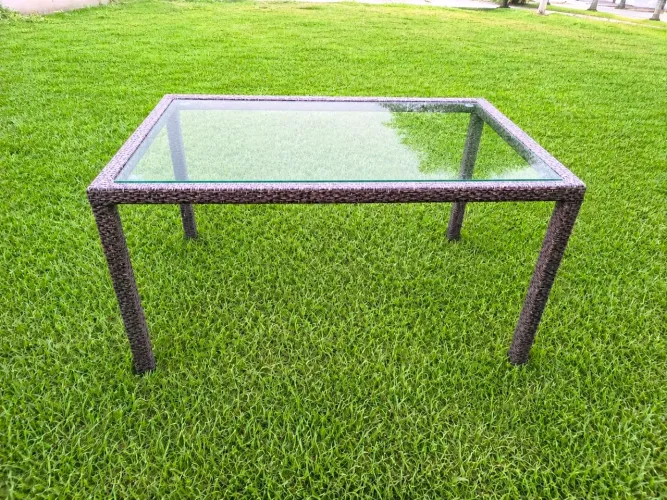 Mesa de junco sintético sem o vidro