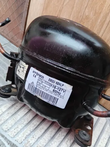 VENDO COMPRESSOR PRÁ GELADEIRA POTÊNCIA 1/5HP BEM CONSERVADO 110V GÁS POR R$200 RETIRANDO