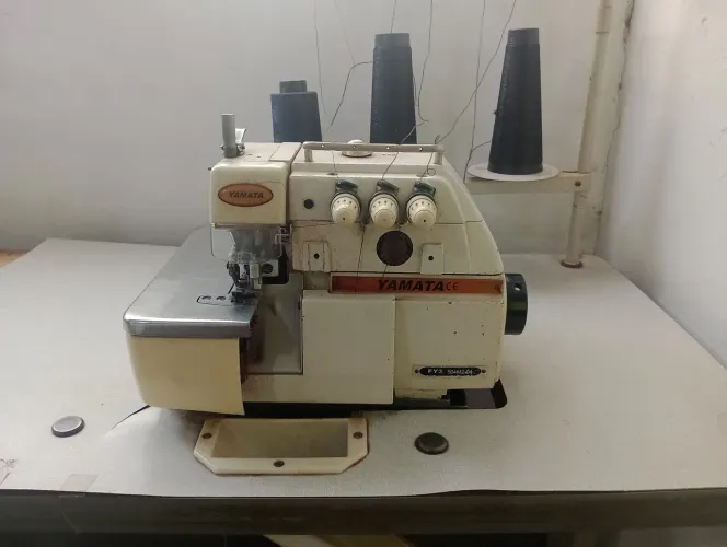 Máquina overlock industrial