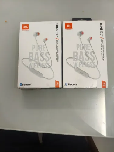 Fones JBL bluetooth novo