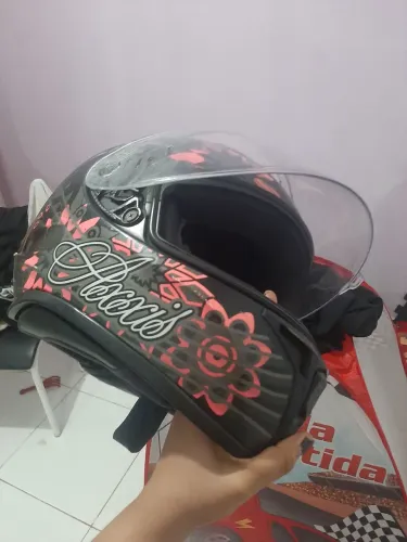 Capacete femenino