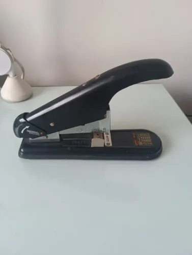 Grampeador Profissional Adeck Gp104 (Mesmo Modelo Do Rapid 9 Suiço)