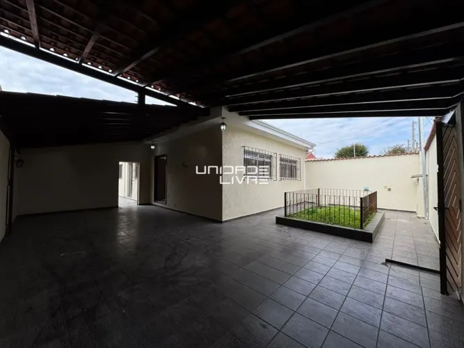 Casa disponível para locação ou venda em César de Souza!