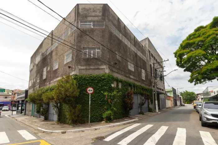 Prédio comercial na Rua Pádua Dutra, 130 1000 m²