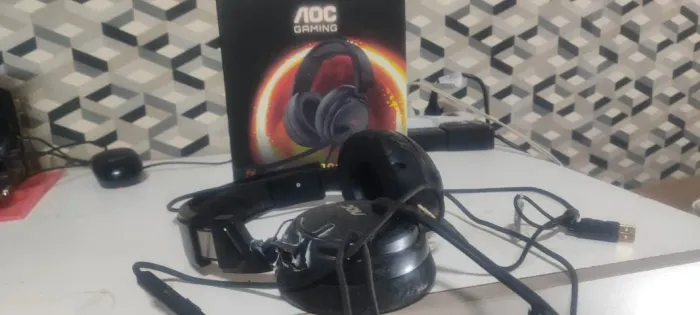 Headset AOC GH100 Usado